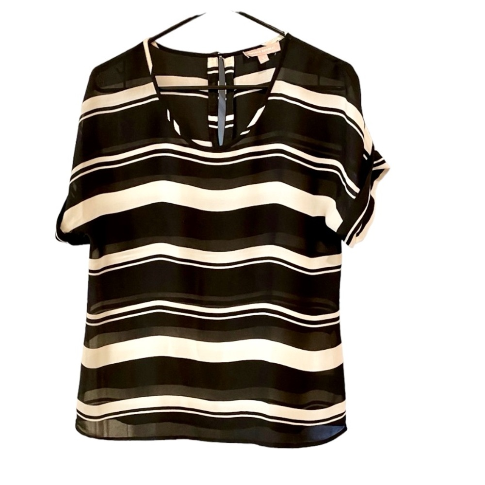 Banana Republic Black and White Boxy Blouse with Scoop Neck and Short Sl…